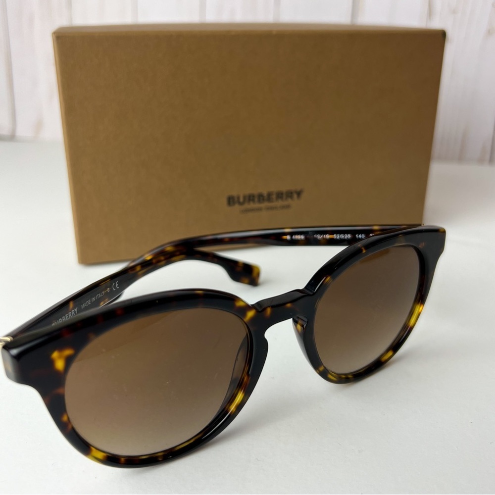 Burberry Alice Sunglasses, Designer sunglasses w/ case, cleaning cloth & booklet